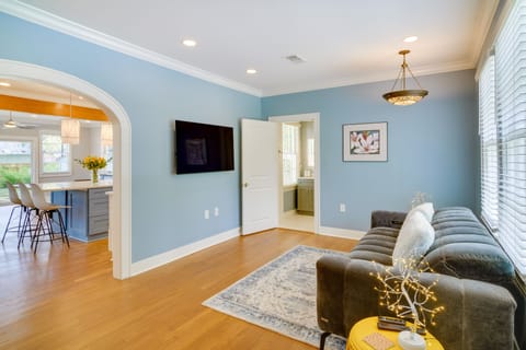 Baton Rouge Vacation Rental | 2BR | 1.5BA | Stairs to Access | 1,375 Sq Ft