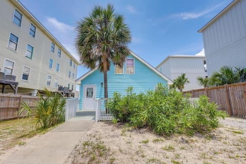 Cozy Cottage at the Beach, 1104 West Beach Boulevard