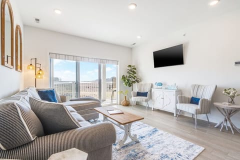 Stunning views and bright sunshine fill the space. Single level living!