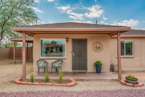Quaint Central Tucson Home! 