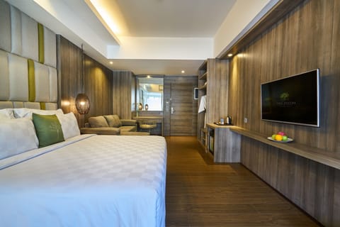 Private main bedroom