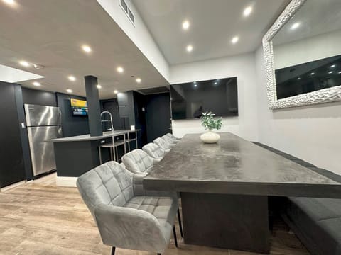 Enjoy Full-size kitchen with brand new Samsung stove, convection oven, air fryer, & island bar with in-kitchen dining. Entertain with 70-inch smart TV in the dining room, 50-inch in the kitchen, stone dining table for up to 12 persons & bar seating.