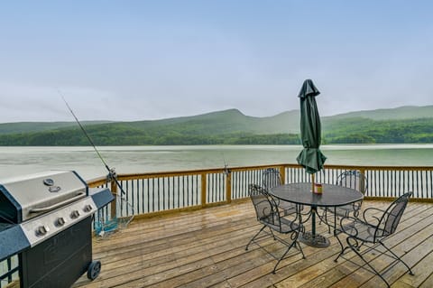 Clemons Vacation Rental | 3BR | 1BA | 900 Sq Ft | Stairs Required