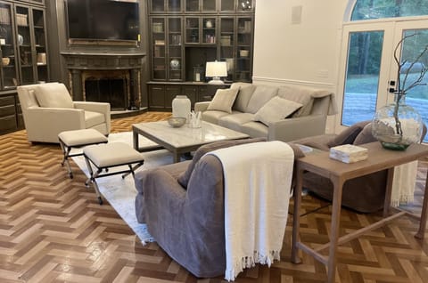 Upscale furnishings throughout