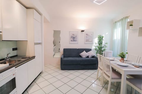 Kitchen and living area (1)