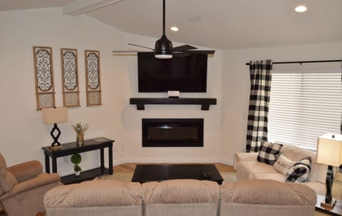 Enjoy the Golf Channel, ESPN, and all your favorite channels on the 60" smart TV