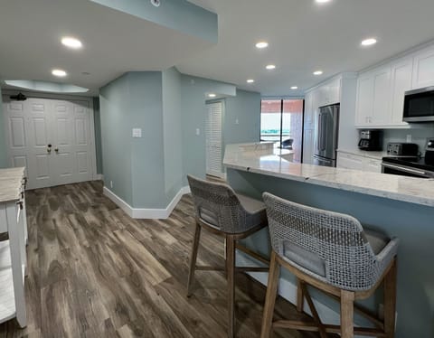 View of the open kitchen and front entry door. There is a balcon - View of the open kitchen and front entry door. There is a balcony right off the kitchen, past the fridge. Enjoy your morning coffee or tea with a view!