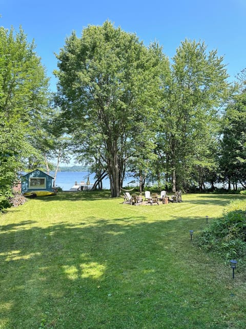 Backing to the lake with a plenty of space to enjoy vacation time 