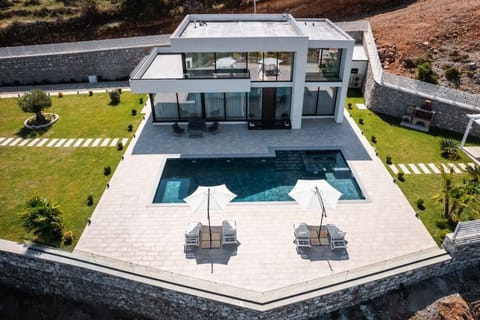 View of the villa (Center)