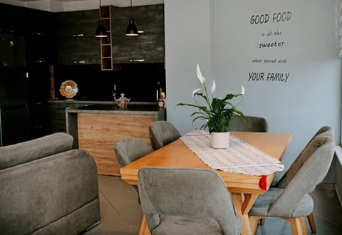 Dining Area & Fully-equipped Kitchen