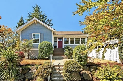 Adorable bungalow on corner lot of a dead-end street