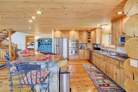 Fully equipped kitchen, double wall ovens, gas cooktop, dishwasher, microwave, coffee maker and nespresso machine