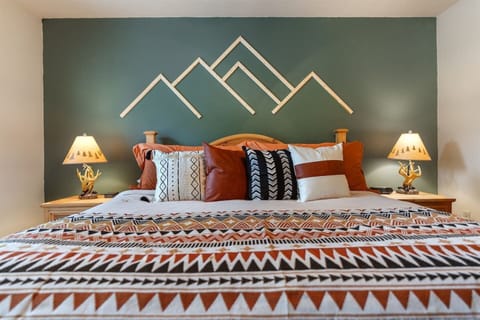 Elegant oasis with king size bed