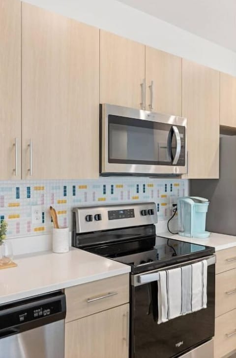 Fun colorful mod backsplash. 