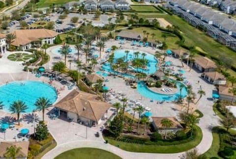 Just a 5 minute walk to the waterpark Oasis with Tiki Bar, Arcade & More!