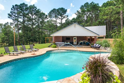 Broken Bow Vacation Rental | 4BR | 2BA | 2,800 Sq Ft | Step-Free Entry