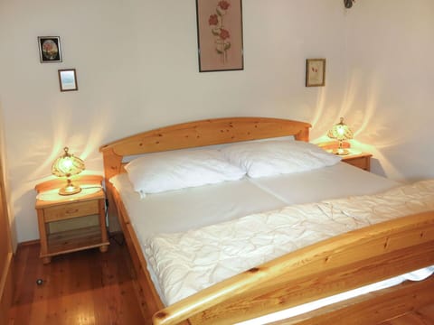 Furniture, Comfort, Building, Bed Frame, Bed, Textile, Wood, Interior Design, Floor, Picture Frame