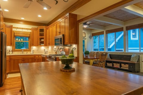 Relax and dine in a laid-back style