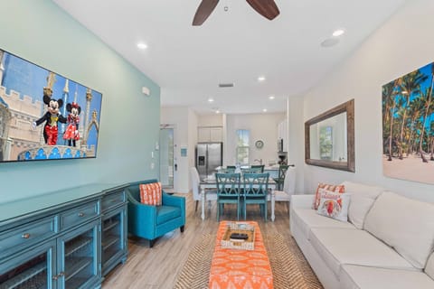 Beautiful townhouse in Reunion Florida - Open-concept design facilitates seamless flow between living, dining, and kitchen - Plush seating - Thoughtful lighting design creates a warm and inviting ambiance - Smart TV and Netflix