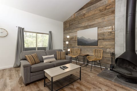 Living Room w. Sleeper Sofa