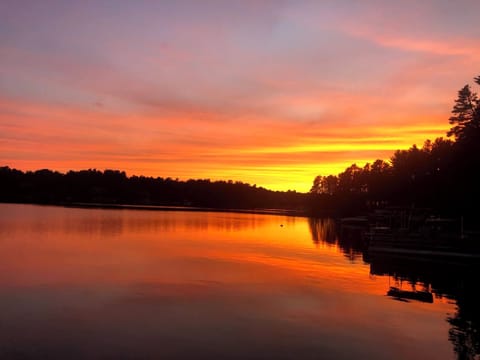 Picturesque sunsets from your dock!
