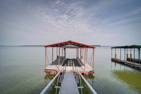 Grove Vacation Rental | 4BR | 2BA | Step-Free Access | 1,800 Sq Ft