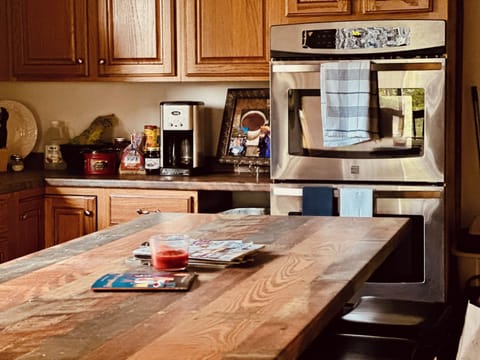 entertain or cook yourself delicious meal in this gorgeous kitchen
