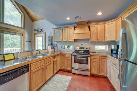 Kitchen | Cooking Basics | Spices | Ice Maker | 1st Floor