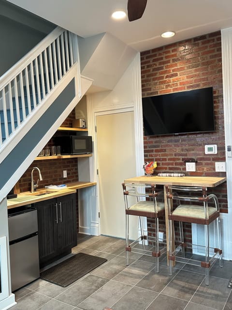 A kitchenette to rival those of the fanciest hotels.