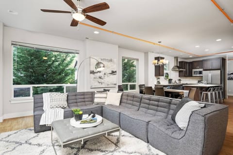 Welcome to Cesar's Townhome! Please enjoy our spacious rental in the heart of Portland, Oregon.