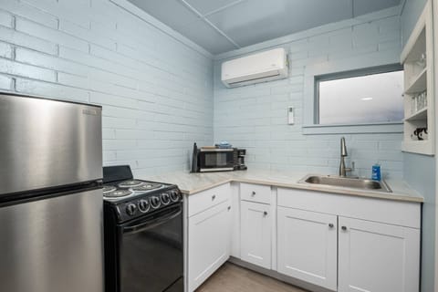 Cook delicious meals for breakfast, lunch, and dinner in this fully equipped kitchen. We suggest grabbing some seafood from a local market.