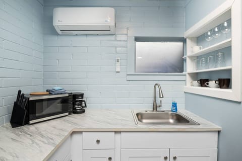 "Cozy room close to the beach and Tillamook Factory" - Rony