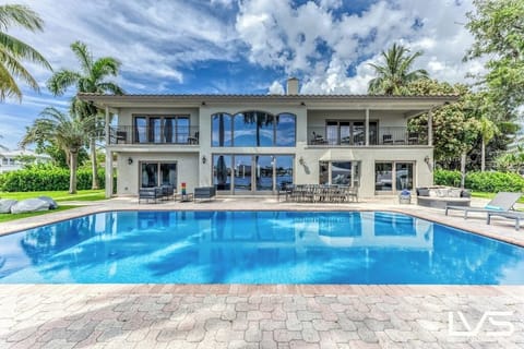 Villa Key- 6 Bedroom / 5.5 Bathroom on a point lot on Sunrise Key. 
Heated Pool 
Paddle Boards
Foosball 