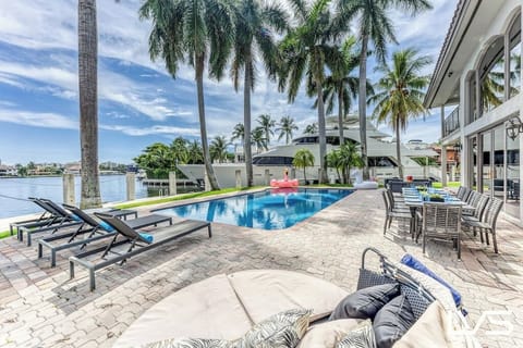 Villa Key- 6 Bedroom / 5.5 Bathroom on a point lot on Sunrise Key. 
Heated Pool 
Paddle Boards
Foosball 