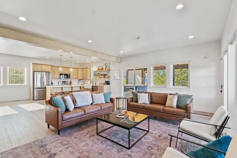 Open living room with views of Table Rock Lake through the expansive front windows 