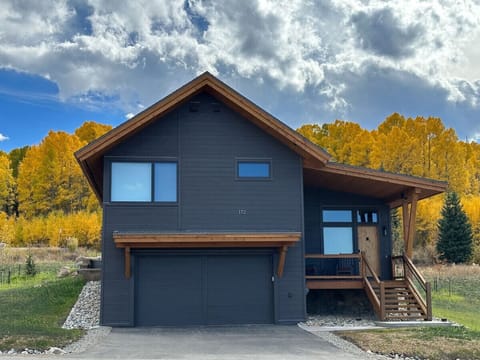 Aspen Aerie - A gorgeous stand-alone luxury mountain home backing to national forest