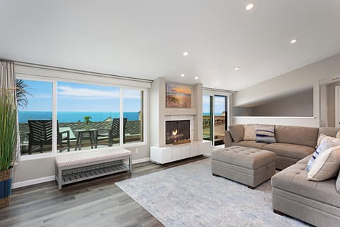 Ocean views from your living room in Solana Beach