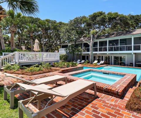 25 South Beach Lagoon | Pool