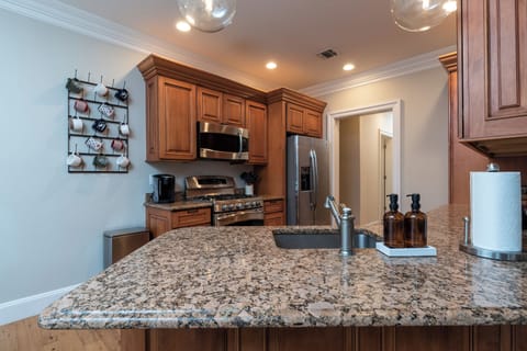 Choose your favorite mug and help yourself to a coffee or tea!