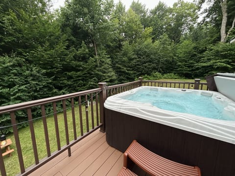 6-person hot tub - available all year