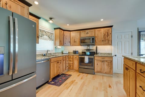 Kitchen | Cooking Basic & Spices | Coffee Maker | Trash Bags & Paper Towels