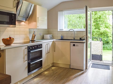 Kitchen/diner | Mutton Hill Cottage, Pembroke