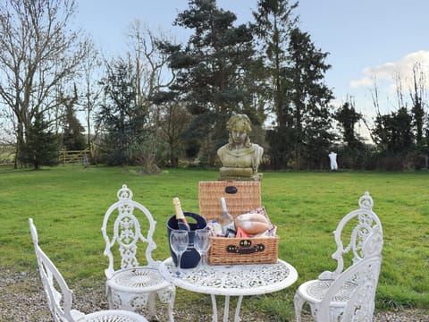 Sitting-out-area | Seventh Heaven, Thirkleby, near Thirsk