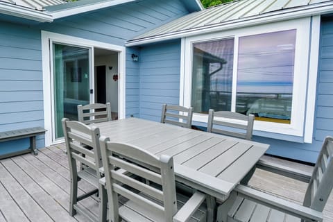 Deck | Outdoor Dining Area