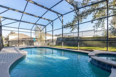 Beautiful pool and spa - Citrus and Sage
