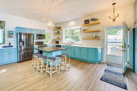 Kitchen | 2nd Floor | Keurig | Blender | Toaster