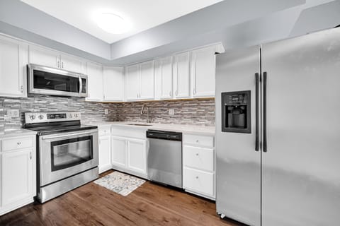 Fully furnished kitchebn with everything you may need! (1)