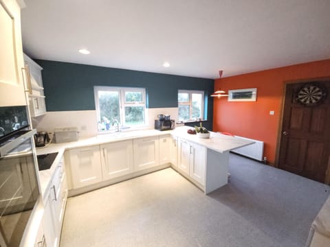 Modern kitchen in Lark Rise Holiday Home Glenbeigh