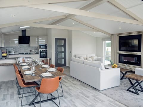 Typical interior | Roseberry View Lodge Retreat, Great Ayton, near Stokesley