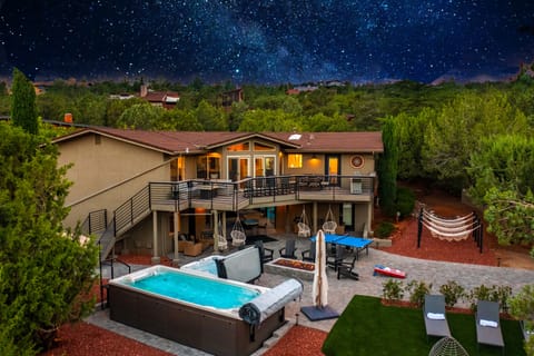 Outdoor entertainement. Jumbo deck and patio. Pool, Spa, Firepit